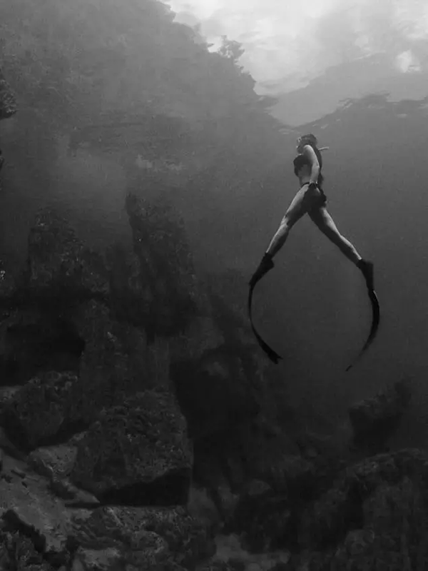 潛水拍照新姿勢，放下你的剪刀手，我們來這樣拍