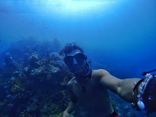 潛水拍照新姿勢，放下你的剪刀手，我們來這樣拍